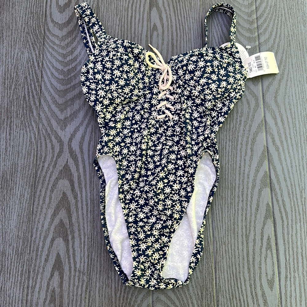 Tango Rose Swim - . Vintage . NWT 🌴🌴🌴